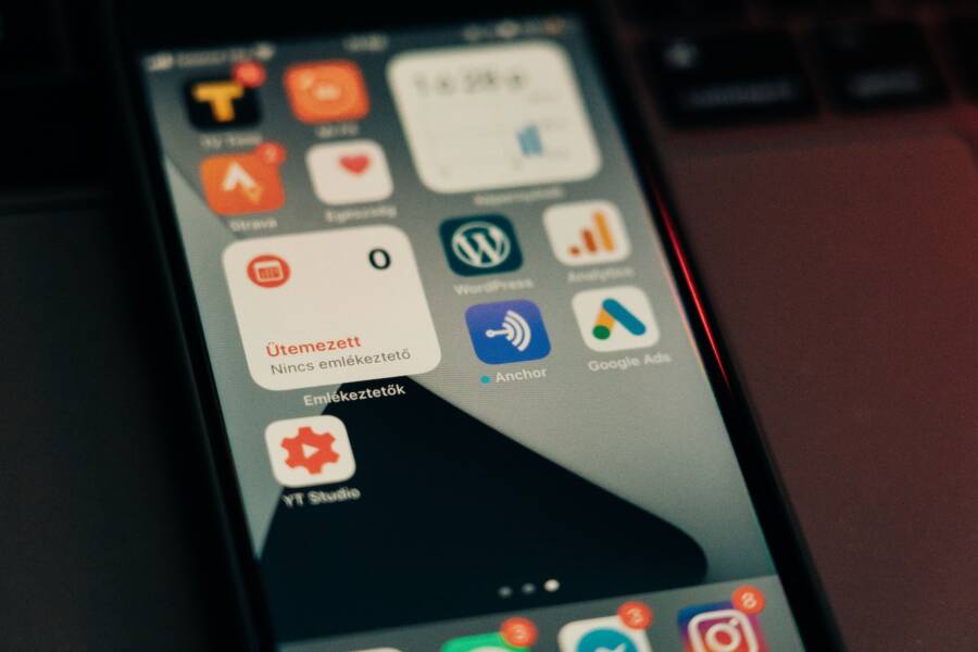 How to Fix Incorrect App Notification Badges on Your Smartphone