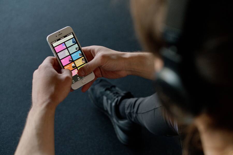 How to Fix Music Apps Pausing on Your Locked Smartphone
