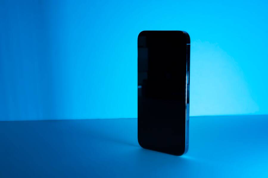 How to Fix Persistent Color Temperature Shifts on Your Smartphone