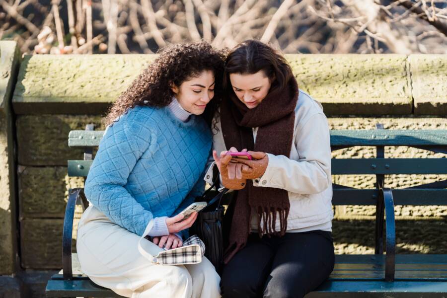 How to Fix Split Group Chats on Your Phone How to Fix Split Group Chats on Your Phone
