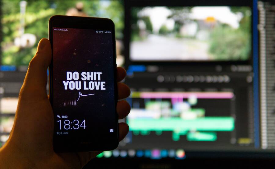 How to Fix Stretched Phone Wallpaper (Step-by-Step Guide)