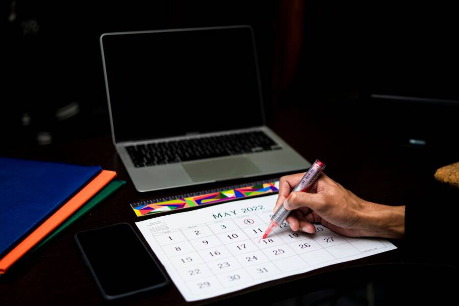 How to Fix Wrong Event Times on Your Smartphone Calendar