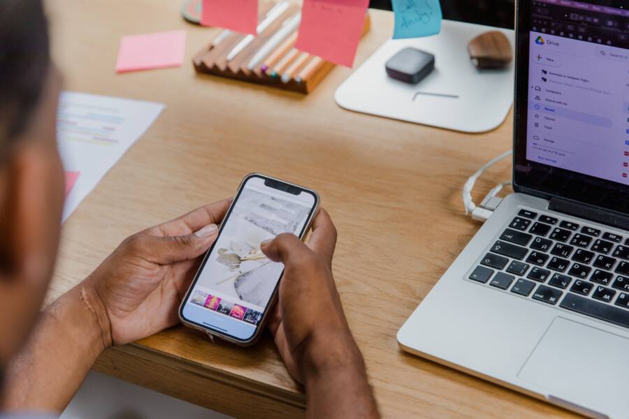 How to Keep Phone File Uploads Active When the Screen Is Locked