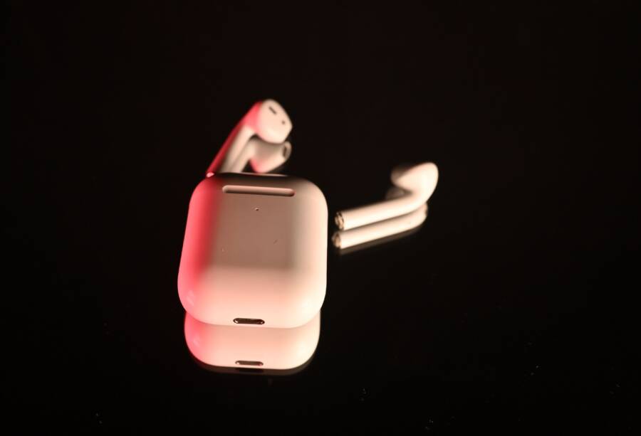 How to Stop Bluetooth Earbuds Reconnecting to the Wrong Phone