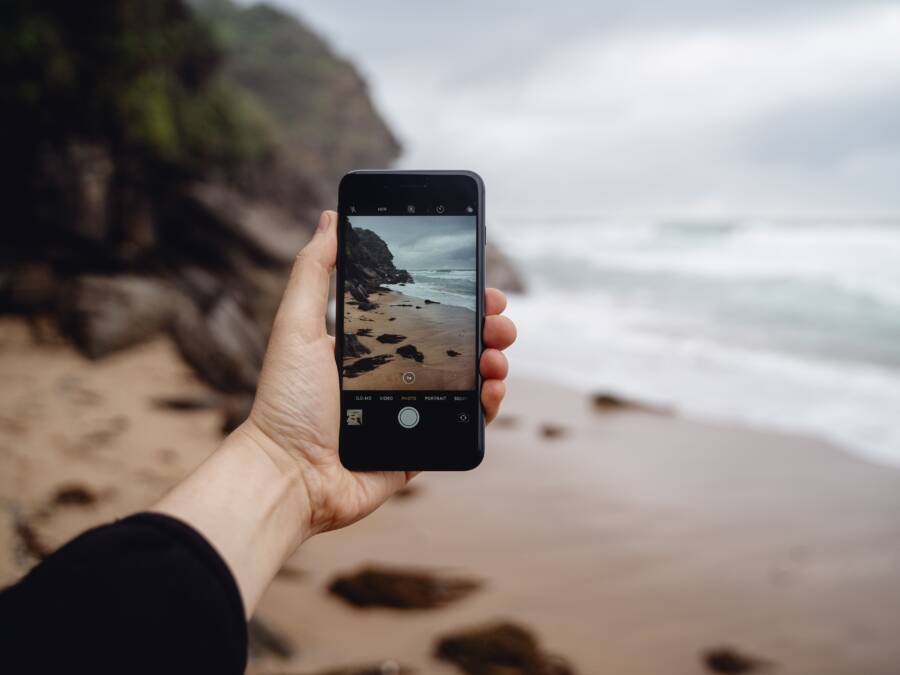 How to Stop Screenshots From Mixing With Phone Camera Photos