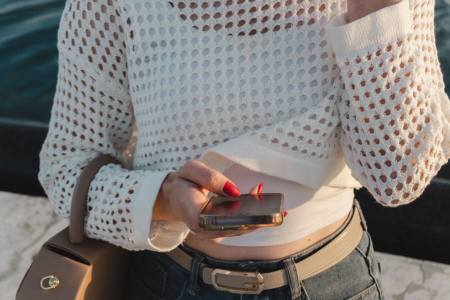 How to Stop Your Phone From Overheating in Your Pocket