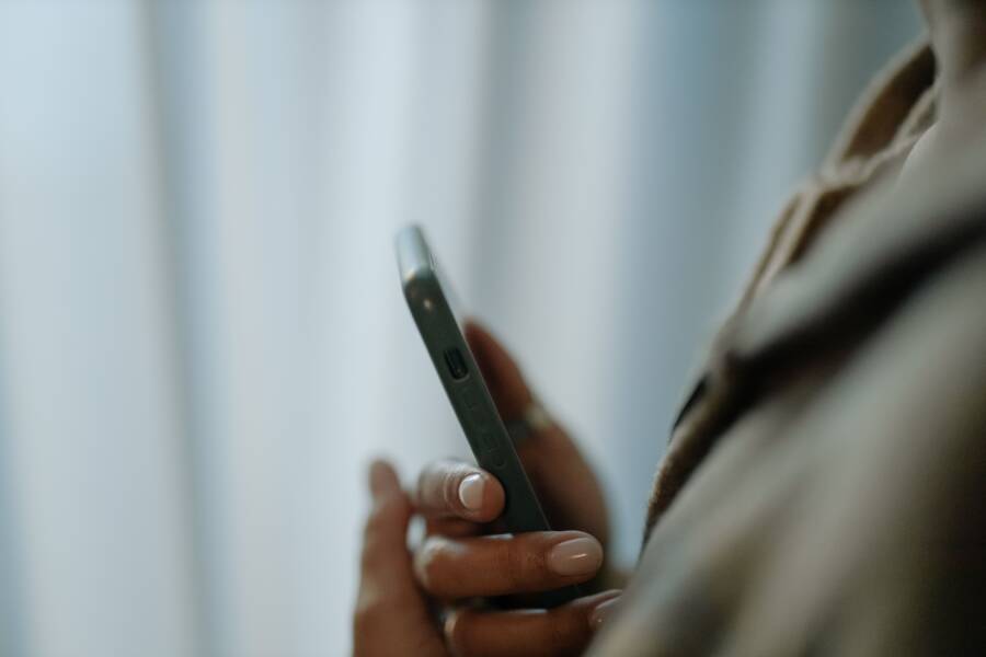 How to Stop Your Phone from Using Mobile Data for Photo Backups