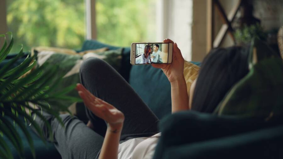 How to Stop Your Phone Screen From Dimming During Videos
